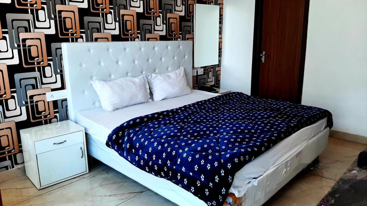 Hotel Hollywood Zirakpur Exterior foto
