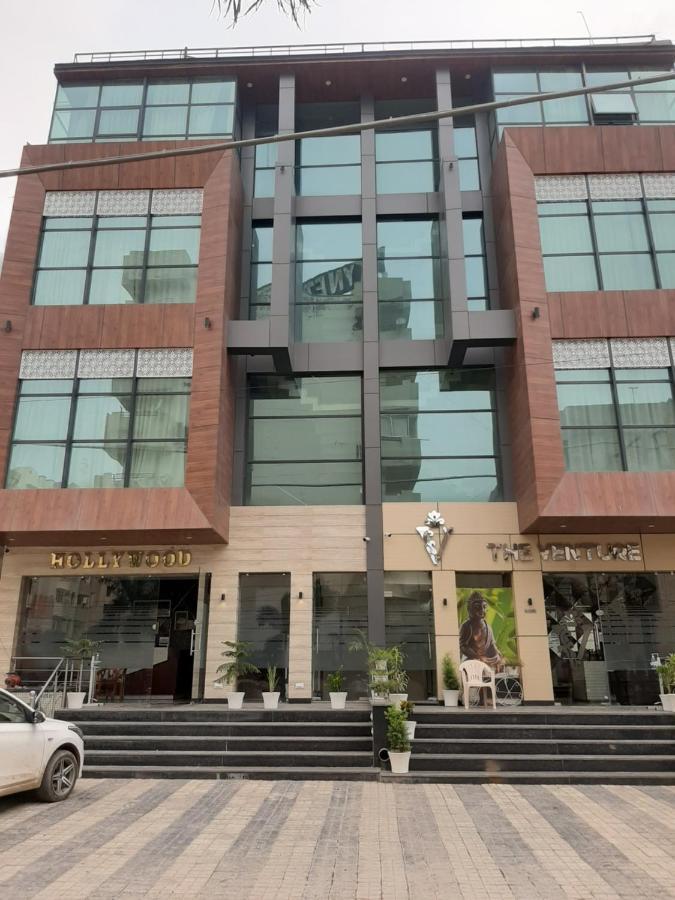Hotel Hollywood Zirakpur Exterior foto