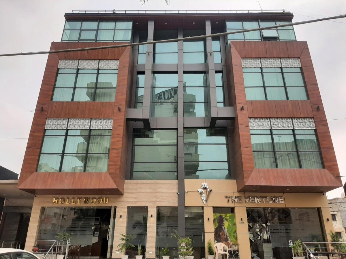 Hotel Hollywood Zirakpur Exterior foto