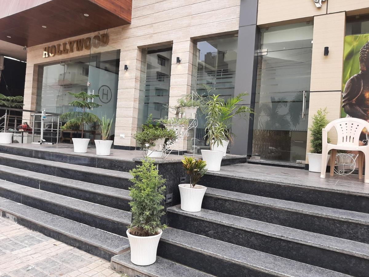 Hotel Hollywood Zirakpur Exterior foto