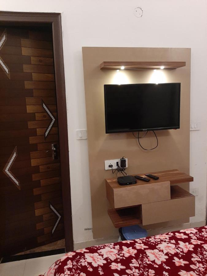 Hotel Hollywood Zirakpur Exterior foto