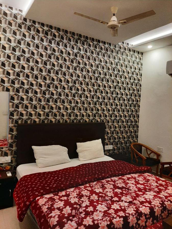 Hotel Hollywood Zirakpur Exterior foto