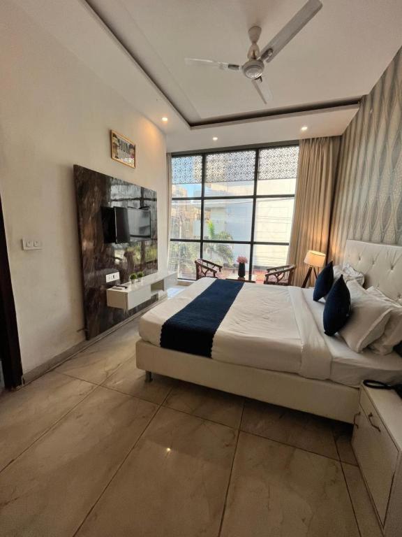 Hotel Hollywood Zirakpur Exterior foto